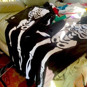 Men and women’s skeleton Halloween costume